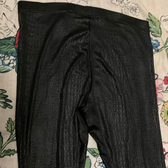Guess Black Snakeskin Leggings Size M/L - Picture 6 of 6